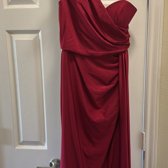 Bridal Babes Sasha gown size 4 burgundy - Picture 3 of 3